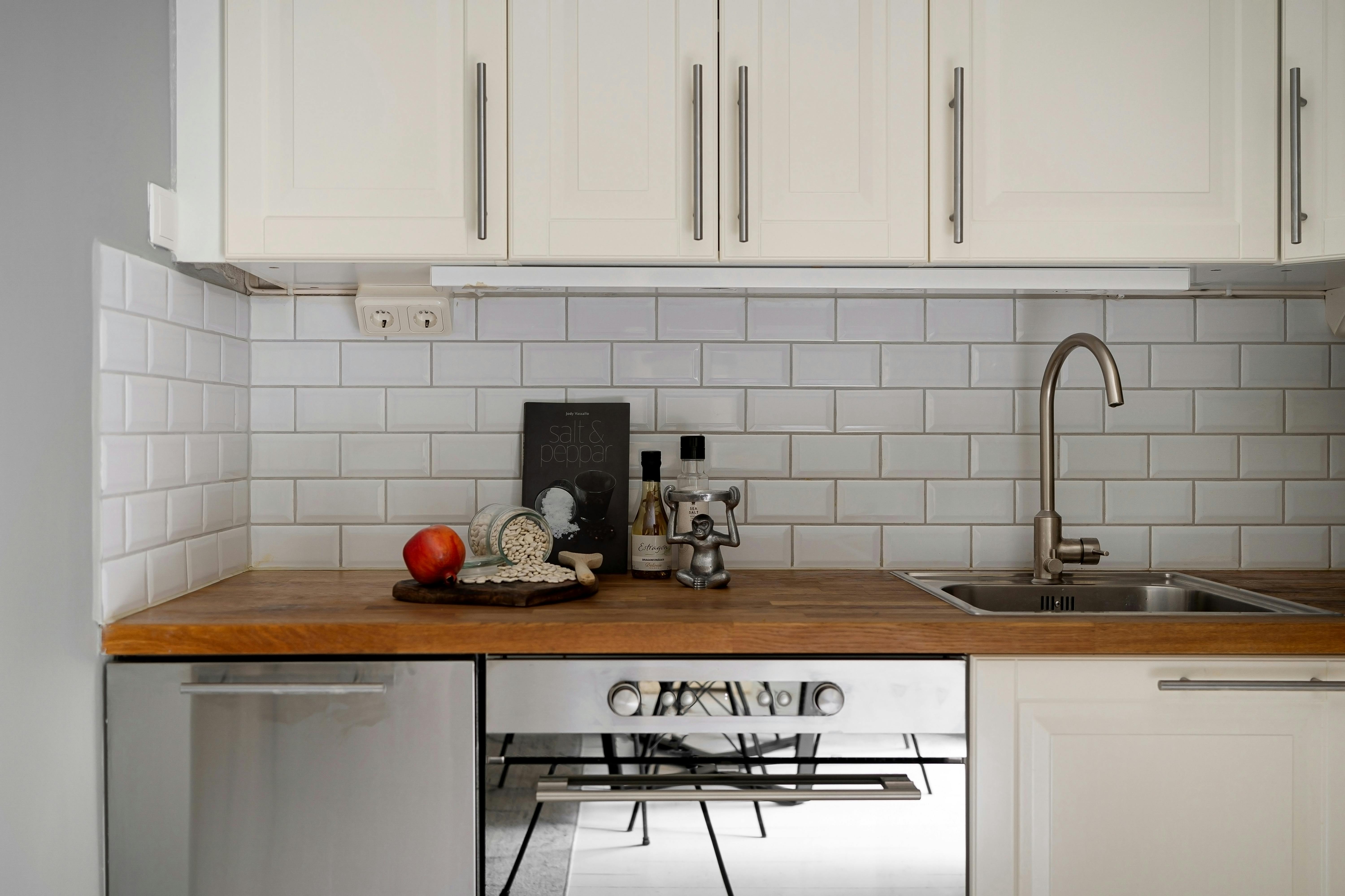 White subway backsplash close-up